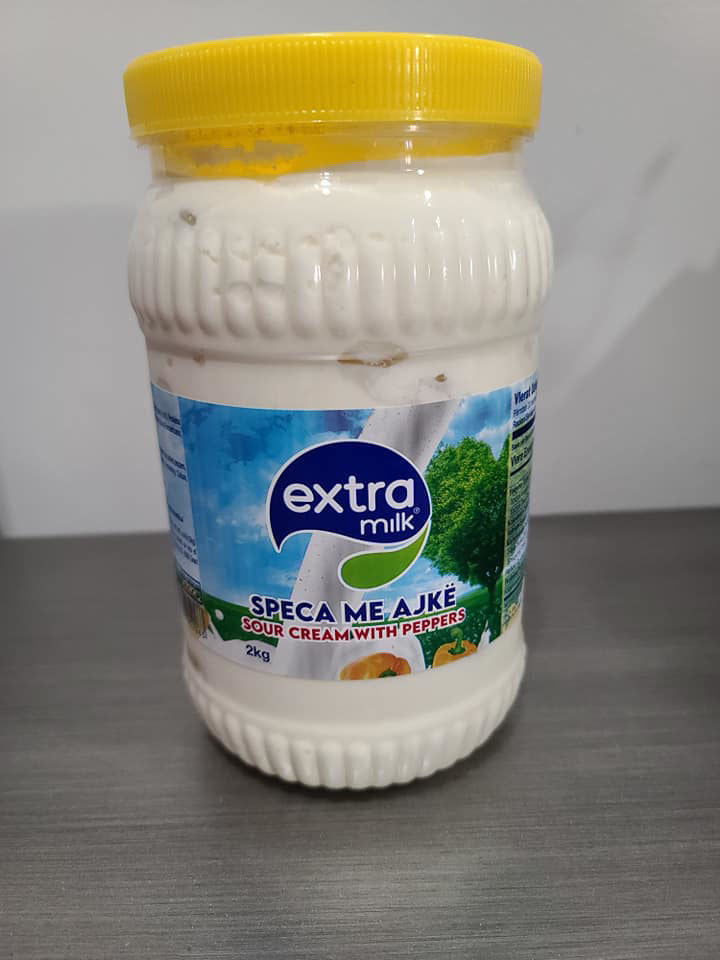 EXTRA MILK SOUR CREAM W/PEPPERS 1KG (2.2LB) Speca me ajke