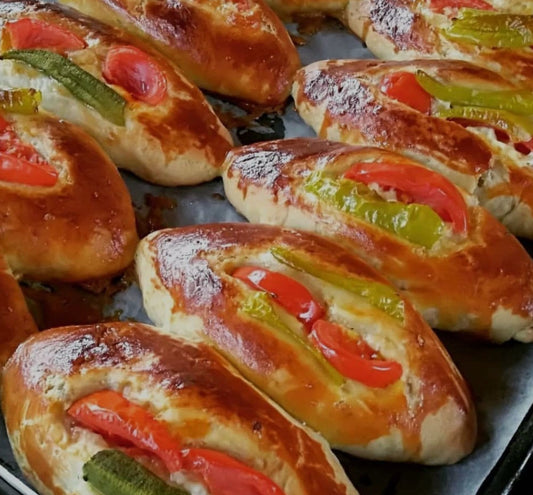 Turkish pide with tomato&papper&cheese per pc