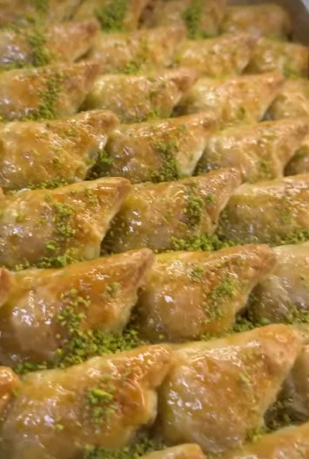 Golda Sobiyet w/double pistachio 14Oz Baklava